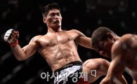 [포토]김훈,'무시무시한 니킥 공격'
