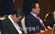 [포토]나란히 앉은 김무성·서청원