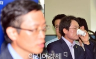 [포토]목 축이는 조희연 교육감