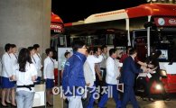 [포토]버스에 오르는 북한 선수단