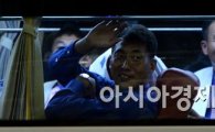 [포토]밝은 표정의 북한 선수단
