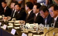 [포토]회의 준비하는 건설회사 관계자들