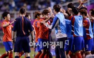 [포토]선제골 기쁨 나누는 AG 축구대표팀