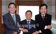 [포토]손잡은 윤장현 광주시장과 이낙연 전남지사·송하진 전북지사