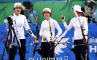 [포토]미소짓는 여자 리커브 대표팀,'이대로 가면 승리야'