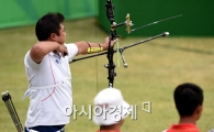 [포토]힘차게 날아가는 오진혁의 화살