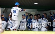 [포토]강정호와 홈런 세리머니하는 야구대표팀