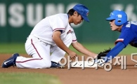 [포토]민병헌,'내가 먼저 왔거든!'