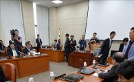 [포토]비어있는 김현 의원 자리