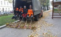러시아의 낙엽쓸기 방법