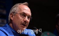 [포토]코스타리카 평가전 앞두고 기자회견하는 슈틸리케 감독