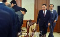 [포토]국가정책조정회의 참석하는 정홍원 총리 