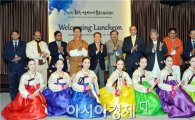 [포토]한국·남아시아 문화장관들과 기념촬영하는 윤장현 광주시장