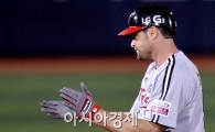 [포토]박수치는 스나이더,'승부에 쐐기 박았어요'