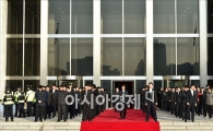 [포토]경찰들로 둘려쌓인 국회