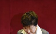 [포토]인사하는 박근혜 대통령