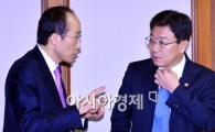 [포토]추경호-윤상직, '무슨 대화 중?'