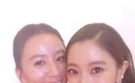 클라라, 김희애와 독보적 투샷…"이건 특급 미모야"