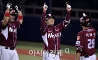 [포토]김민성, '도망가는 쓰리런 쾅!'