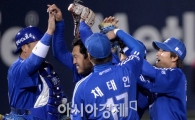 [포토]박한이, '결승 투런포로 3-1 승리 이끌었어'