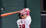 "아직 몰라!"…넥센 이택근, 따라붙는 1타점 적시타