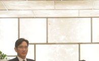 [포토]이웅열 회장 위로하고 나오는 이재용 삼성전자 부회장 