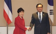 朴대통령, 태국 신임 총리와 첫 회담…"우호관계 강화 기원"