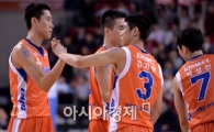 [포토]정효근,'9연패 탈출 성공했어'