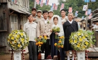 충무로 대표 배우 다 모인 '허삼관' 하정우·하지원 60년대 결혼식 스틸컷 공개