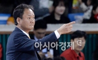 [포토]선수들 독려하는 모비스 유재학 감독