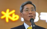 윤종규 KB 회장 "LIG손보 인수 계속 추진"…비은행부문 강화 의지 재확인