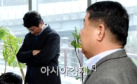 [포토]고개 떨군 장민익 코로사 감독