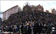 셀카봉으로 찍은 2000명 셀카, 유대교 랍비들 '셀카의 새 역사'