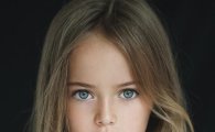 크리스티나 피메노바, 매혹적 눈망울 가진 9살…"3살부터 유명 브랜드 모델"