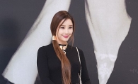 이사강, 배용준 결혼축하 인증샷 논란…"쿨하지 못해" 빈축