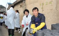 [포토]광주 남구, 봉주초등학교 사랑의 연탄 배달