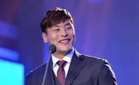 [포토]베스트일레븐 골키퍼상 수상하는 전북 권순택