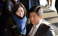 [포토]취재진 뿌리치는 박관천 경정