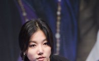 이채영, '하녀들' 제작발표회서 가슴골 노출 절개의상…남다른 '볼륨감'