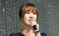'전통가요대상' 윤수현 "인기상 큰 영광, 에너지드링크 같은 가수 되겠다"