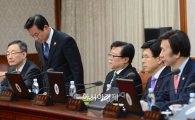 [포토]국무회의 첫 참석한 박인용 국민안전처 장관 