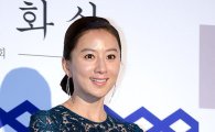 '꽃누나' 김희애, 한파에도 '특급' 시스루 드레스