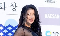 노수람, 청룡영화제 시상식서 '역대급 파격 노출'…한파에도 '아찔'
