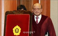 [포토]심판정으로 들어오는 박한철 헌재소장