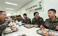 최경환, 파주 육군부대 방문…장병위문·병영환경 점검