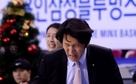 [포토]'주먹 불끈' 환호하는 위성우 감독