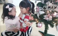 'K팝스타4' 나하은의 크리스마스는?…동생과 커플룩 입고 '깜찍'
