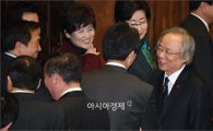 [포토]본회의 출석한 이주영 전 장관