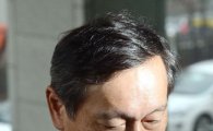 [포토]굳은 표정으로 입장하는 사이키 아키타카 일본 외무성 사무차관