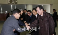[포토]직원들과 신년인사하는 이낙연 전남도지사